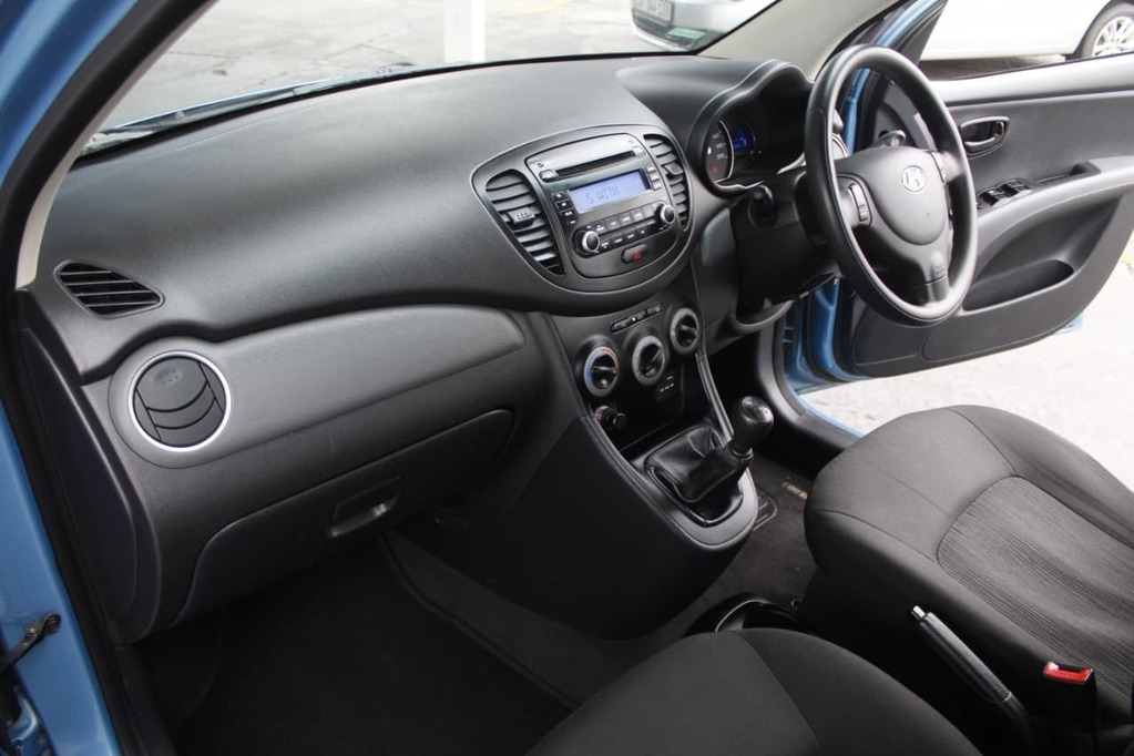 2015 HYUNDAI i10, Blue, 119000Kms, Manual, , Petrol, R109 900, Bellville