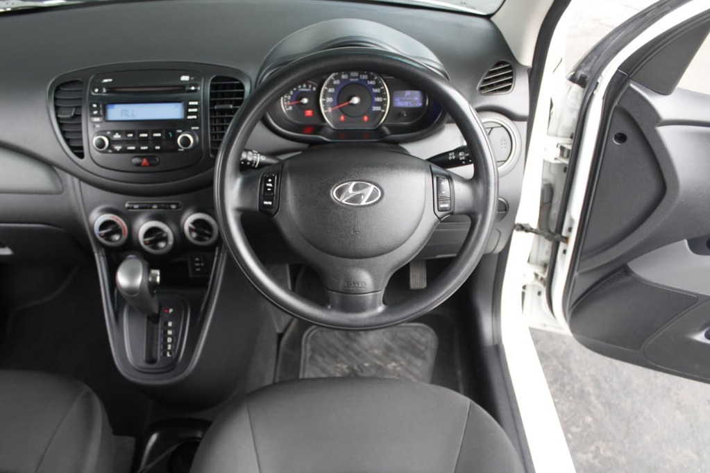 2016 HYUNDAI i10, White, 138400Kms, Automatic, Hatchback, Petrol, R124 900, Wingfield Motors Bellville