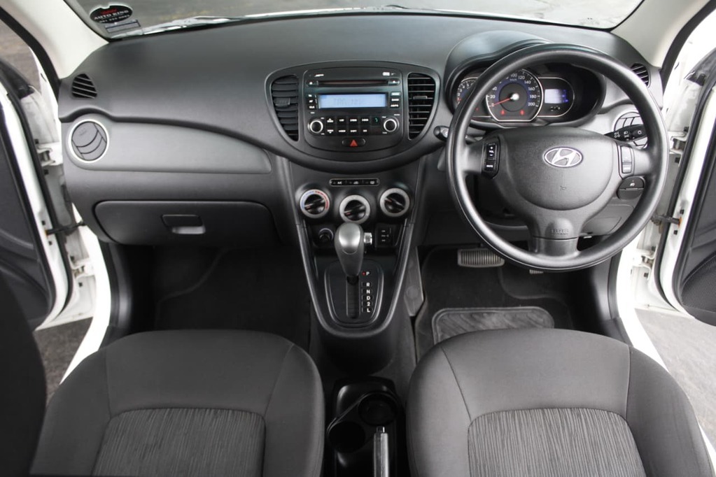 2016 HYUNDAI i10, White, 138400Kms, Automatic, Hatchback, Petrol, R124 900, Wingfield Motors Bellville