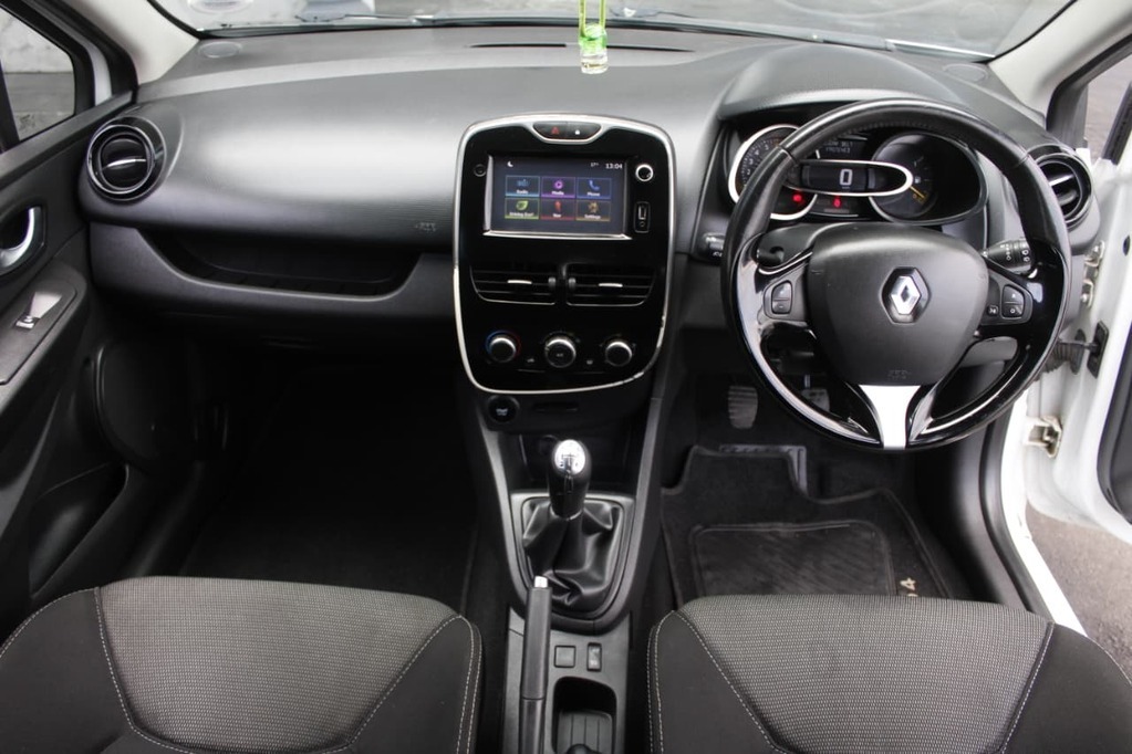 2016 RENAULT CLIO IV, White, 113500Kms, Manual, Hatchback, Petrol, R129 900, Bellville
