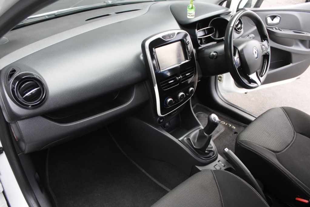 2016 RENAULT CLIO IV, White, 113500Kms, Manual, Hatchback, Petrol, R129 900, Bellville