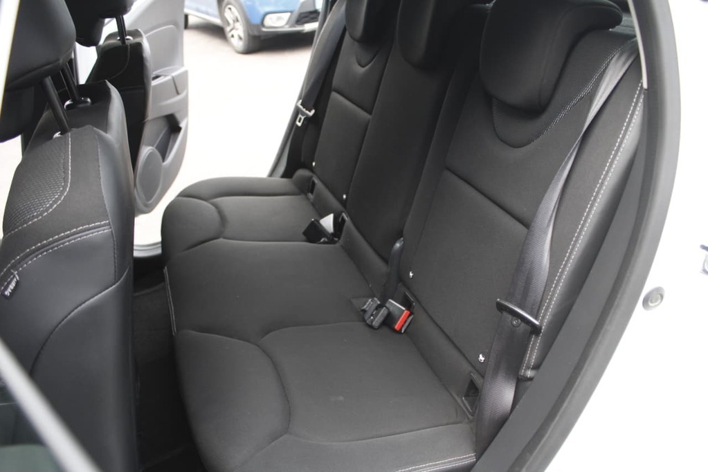 2016 RENAULT CLIO IV, White, 113500Kms, Manual, Hatchback, Petrol, R129 900, Bellville