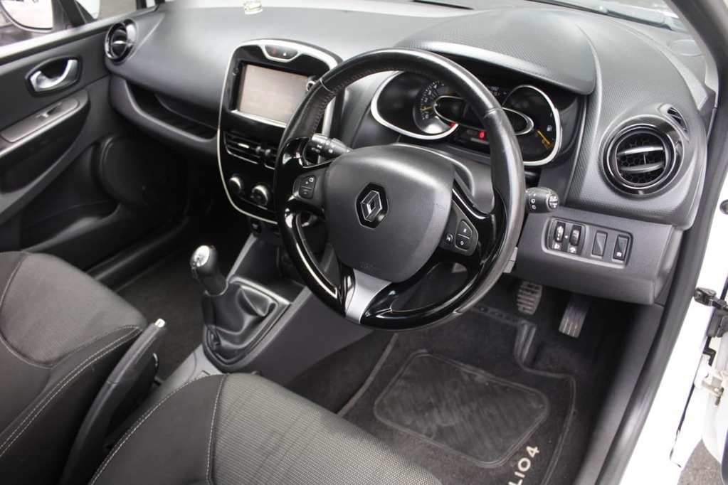 2016 RENAULT CLIO IV, White, 113500Kms, Manual, Hatchback, Petrol, R129 900, Bellville
