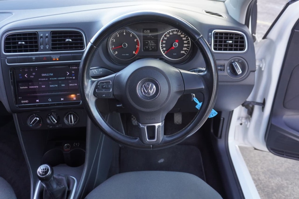 2011 VOLKSWAGEN POLO, White, 179890Kms, Manual, , Petrol, R137 990, Bellville