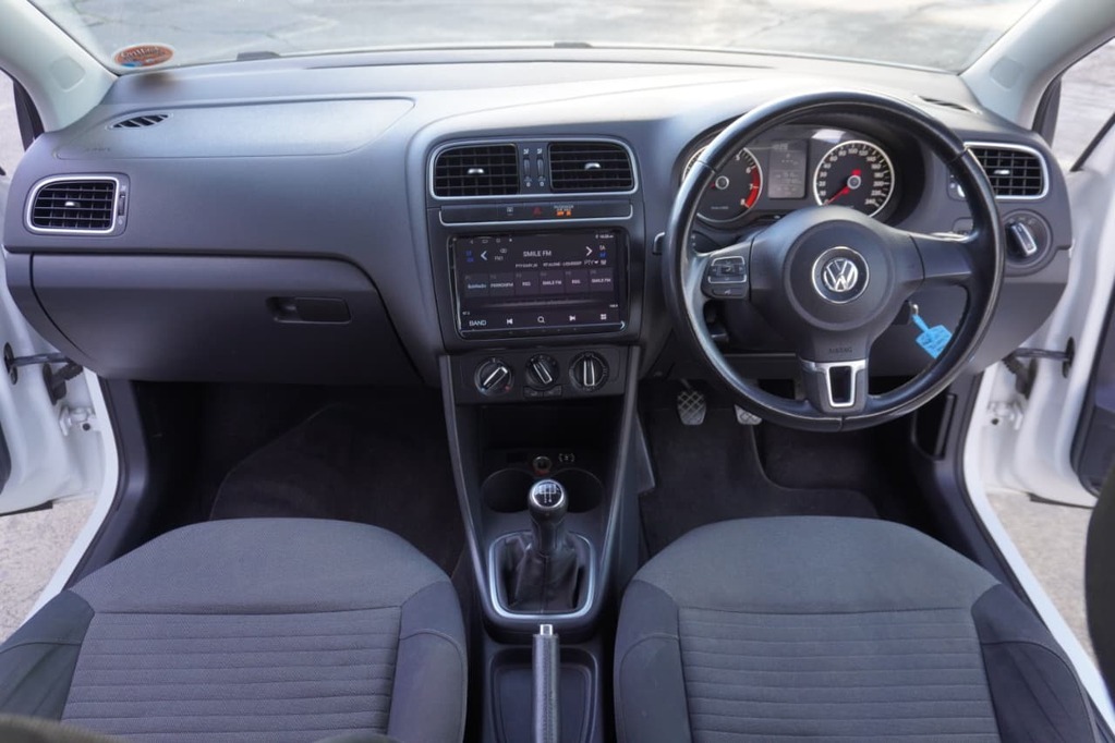2011 VOLKSWAGEN POLO, White, 179890Kms, Manual, , Petrol, R137 990, Bellville