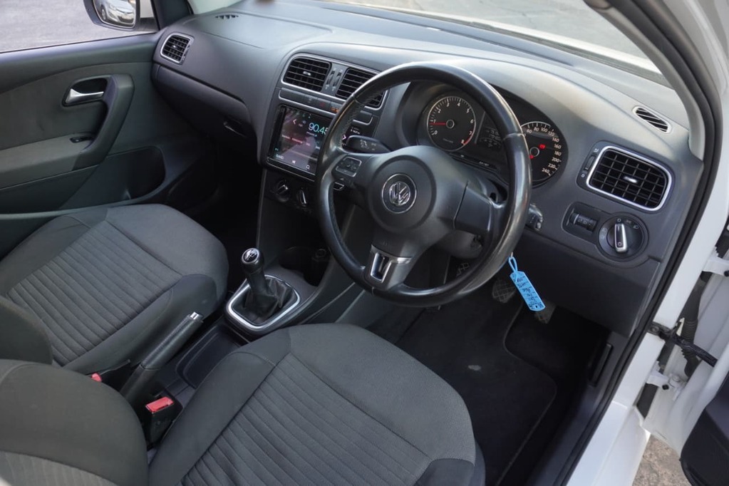 2011 VOLKSWAGEN POLO, White, 179890Kms, Manual, , Petrol, R137 990, Bellville