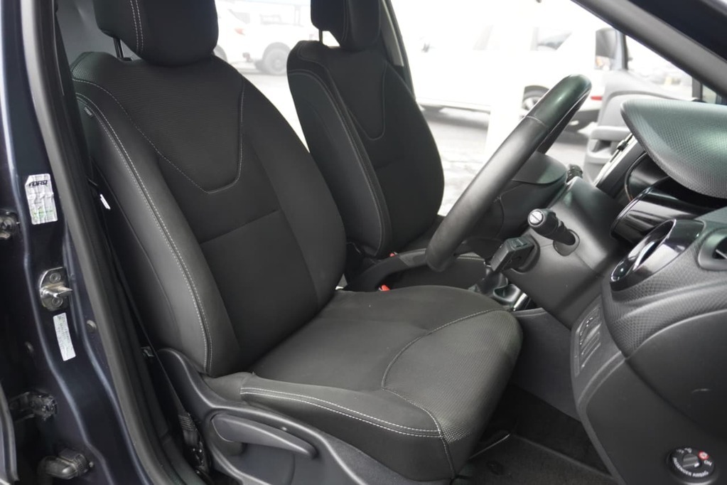 2019 RENAULT CLIO IV, Grey, 95500Kms, Manual, Hatchback, Petrol, R149 900, Wingfield Motors Bellville