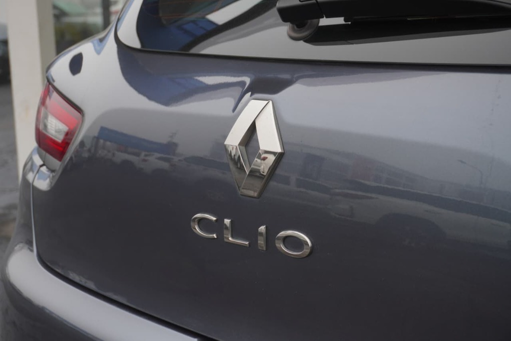 2019 RENAULT CLIO IV, Grey, 95500Kms, Manual, Hatchback, Petrol, R149 900, Wingfield Motors Bellville