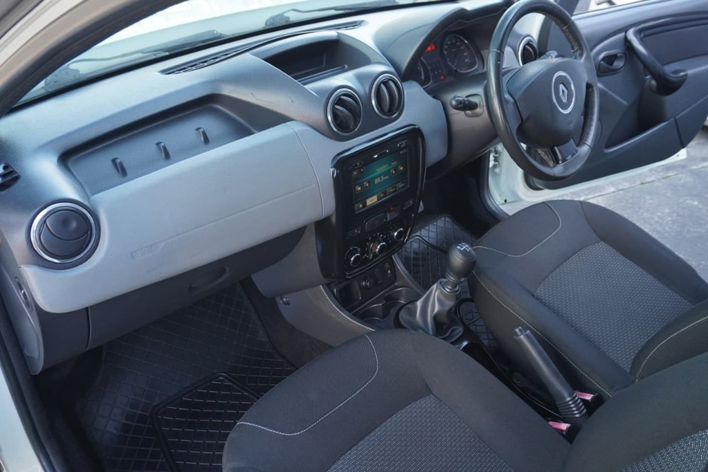 2014 RENAULT DUSTER, White, 194500Kms, Manual, SUV, Diesel, R139 900, Bellville