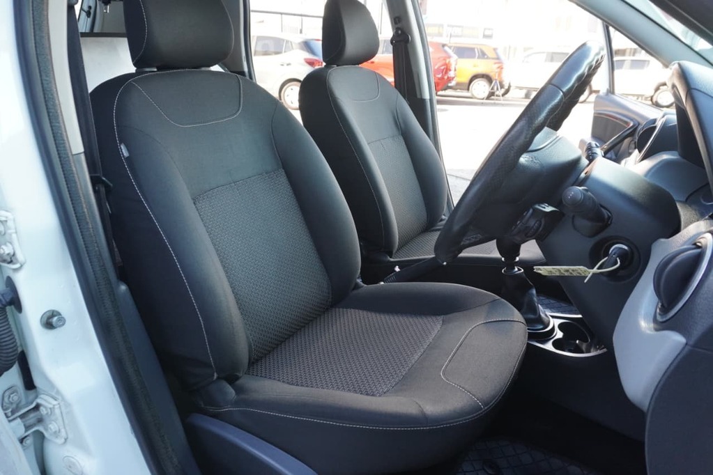 2014 RENAULT DUSTER, White, 194500Kms, Manual, SUV, Diesel, R139 900, Bellville
