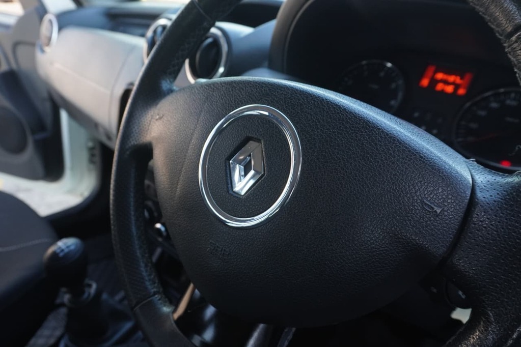 2014 RENAULT DUSTER, White, 194500Kms, Manual, SUV, Diesel, R139 900, Bellville
