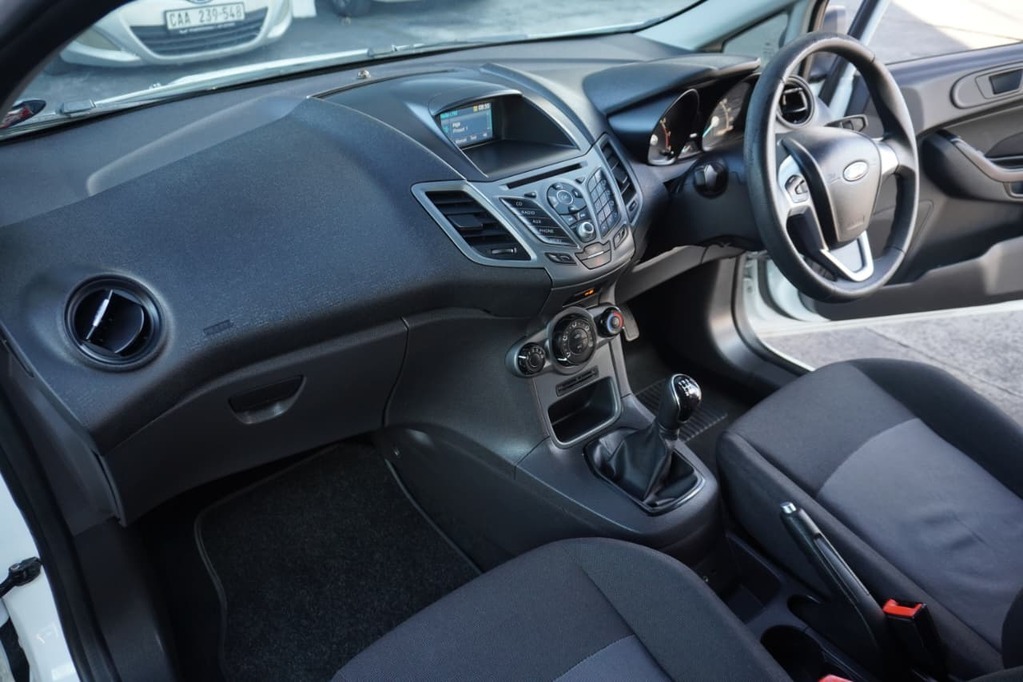 2016 FORD FIESTA, White, 119800Kms, Manual, Hatchback, Petrol, R139 900, Bellville