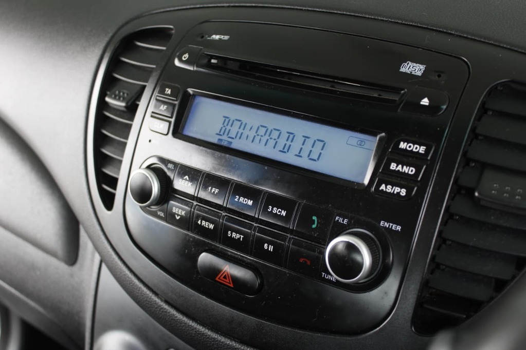 2012 HYUNDAI i10, Silver, 158300Kms, Manual, Hatchback, Petrol, R89 990, Wingfield Motors Bellville