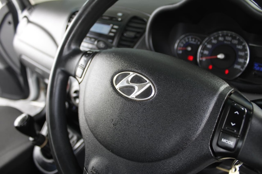 2012 HYUNDAI i10, Silver, 158300Kms, Manual, Hatchback, Petrol, R89 990, Wingfield Motors Bellville