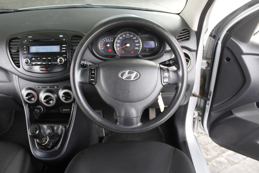 2012 HYUNDAI i10, Silver, 158300Kms, Manual, Hatchback, Petrol, R89 990, Wingfield Motors Bellville