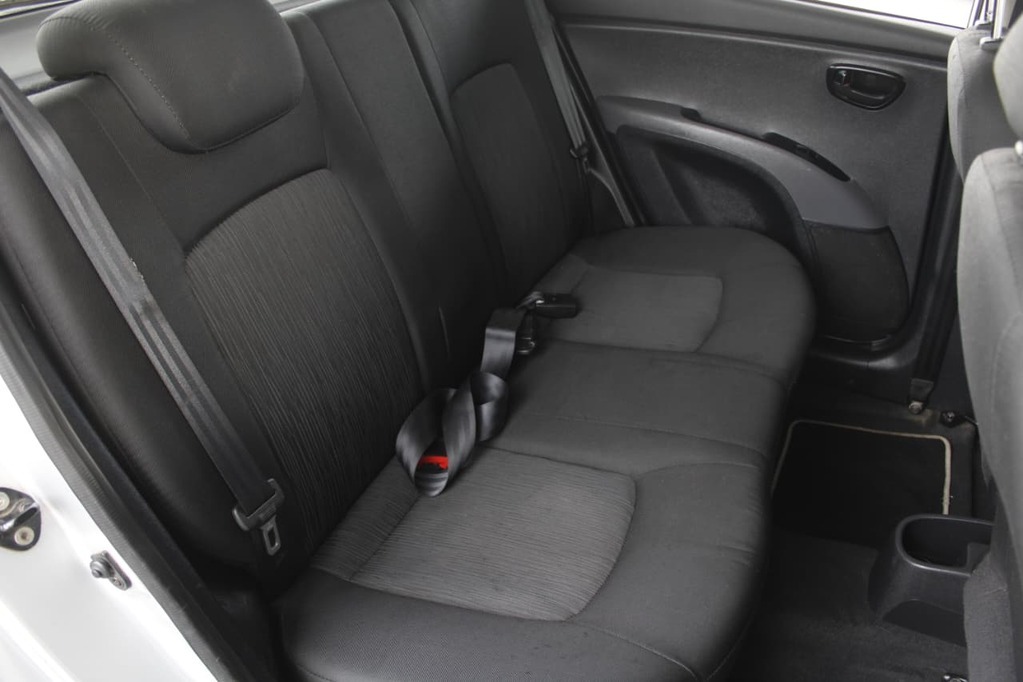 2012 HYUNDAI i10, Silver, 158300Kms, Manual, Hatchback, Petrol, R89 990, Wingfield Motors Bellville