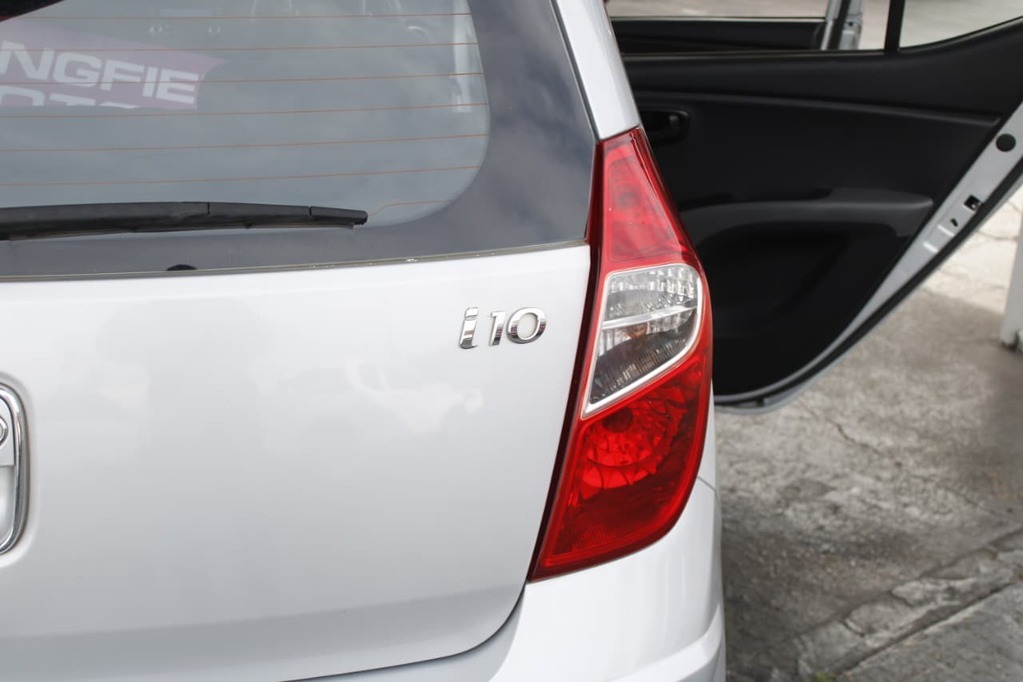 2012 HYUNDAI i10, Silver, 158300Kms, Manual, Hatchback, Petrol, R89 990, Wingfield Motors Bellville