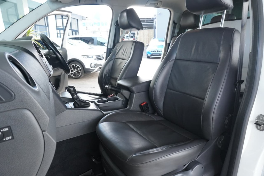 2016 VOLKSWAGEN AMAROK, White, 153200Kms, Automatic, Bakkie Double Cab, Diesel, R299 900, Bellville