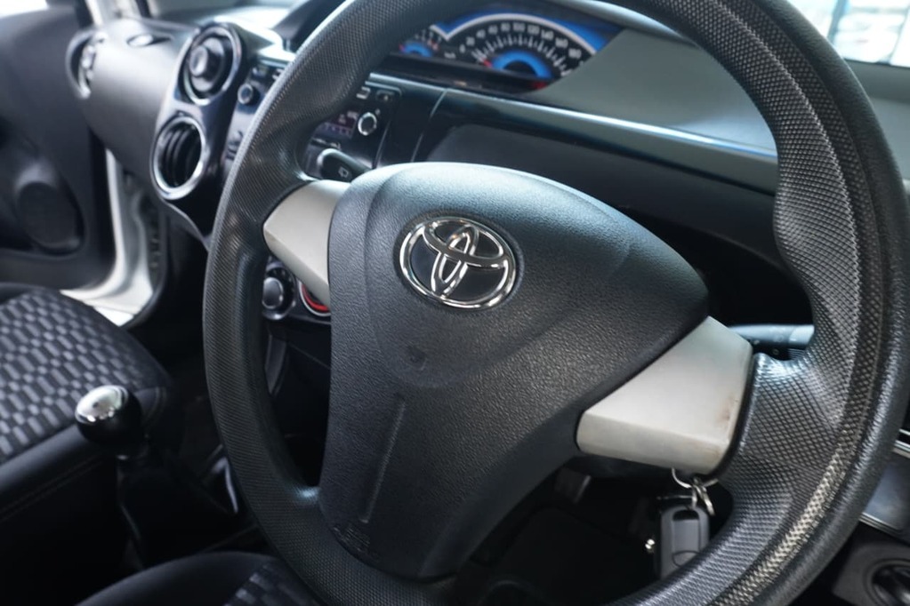 2016 TOYOTA ETIOS, Silver, 102339Kms, Manual, Hatchback, Petrol, R144 900, Wingfield Motors Bellville