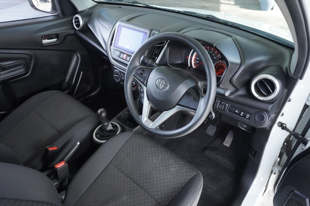 2025 TOYOTA VITZ, White, 21500Kms, Manual, Hatchback, Petrol, R189 900, Bellville