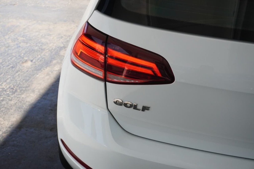2017 VOLKSWAGEN GOLF VII, White, 198051Kms, Manual, Hatchback, Petrol, R159 990, Bellville
