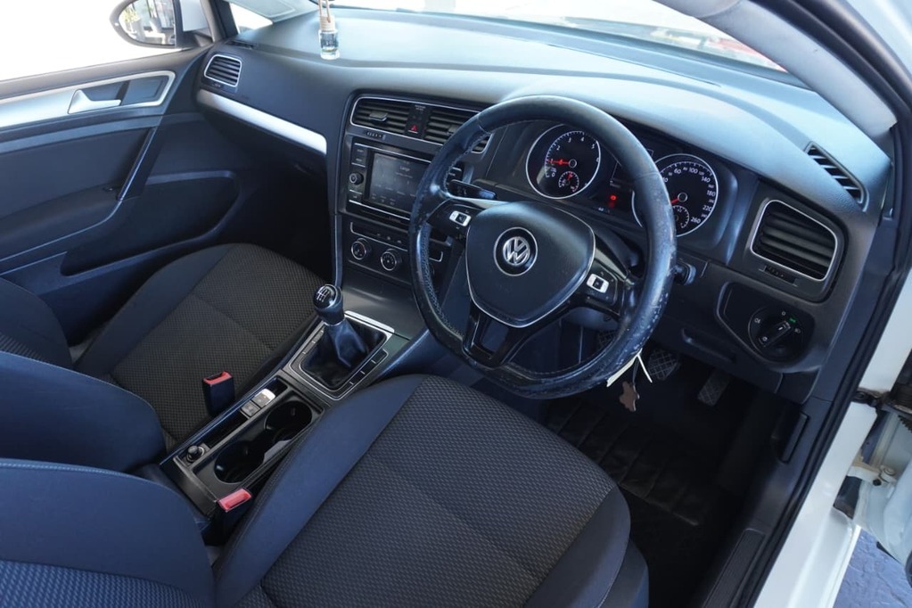 2017 VOLKSWAGEN GOLF VII, White, 198051Kms, Manual, Hatchback, Petrol, R159 990, Bellville