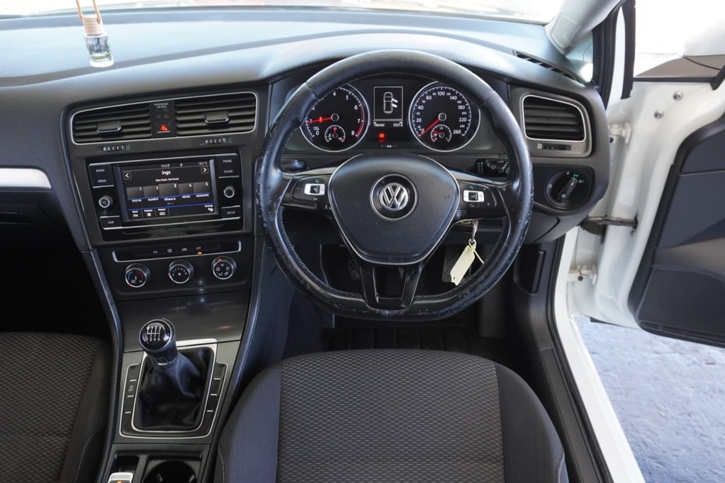 2017 VOLKSWAGEN GOLF VII, White, 198051Kms, Manual, Hatchback, Petrol, R159 990, Bellville