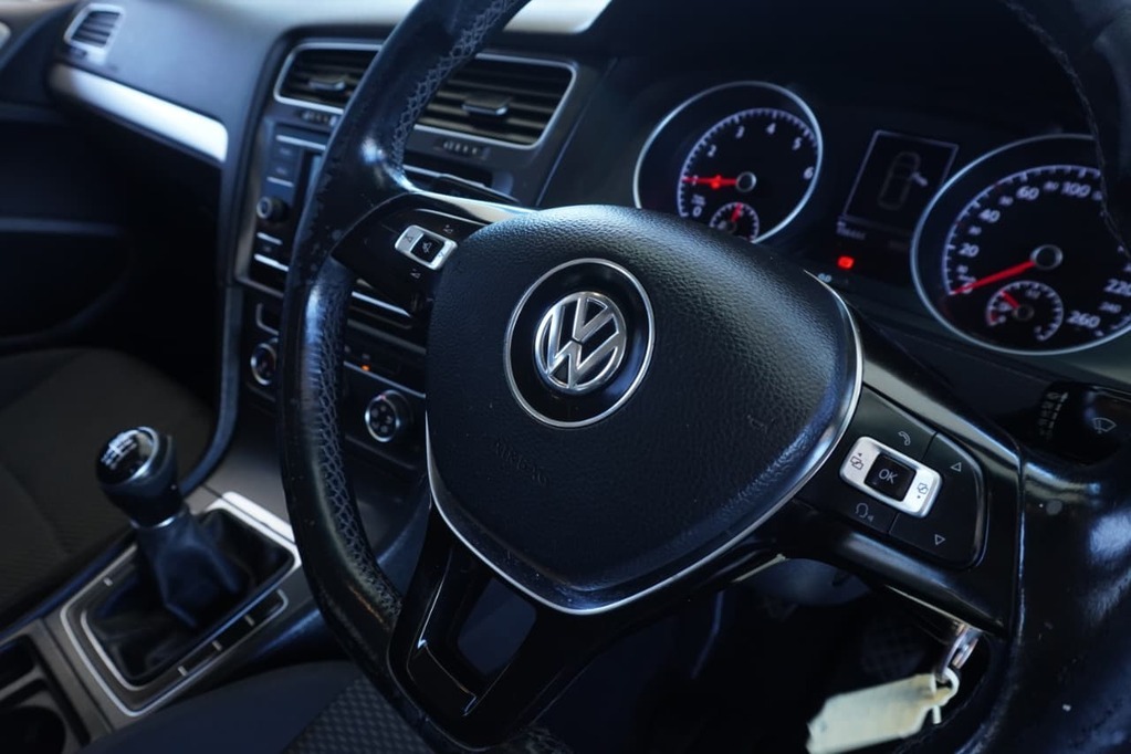 2017 VOLKSWAGEN GOLF VII, White, 198051Kms, Manual, Hatchback, Petrol, R159 990, Bellville
