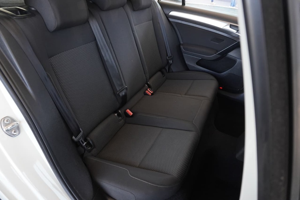 2017 VOLKSWAGEN GOLF VII, White, 198051Kms, Manual, Hatchback, Petrol, R159 990, Bellville
