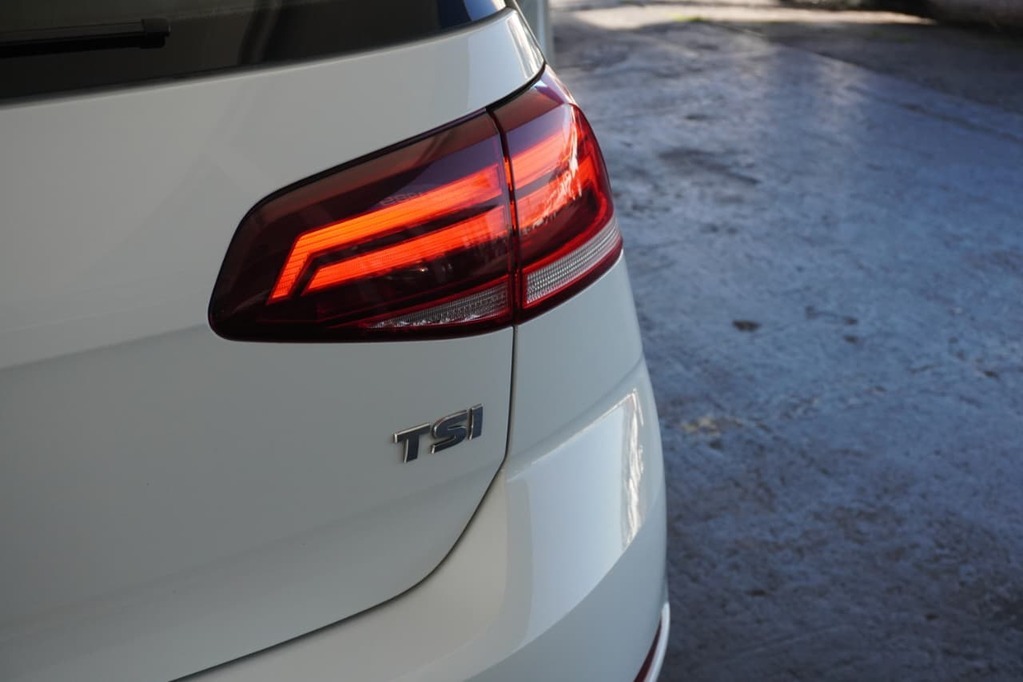 2017 VOLKSWAGEN GOLF VII, White, 198051Kms, Manual, Hatchback, Petrol, R159 990, Bellville