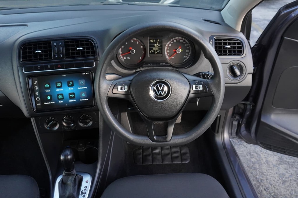 2025 VOLKSWAGEN Polo Vivo, Grey, 22700Kms, Automatic, Hatchback, Petrol, R269 900, Bellville