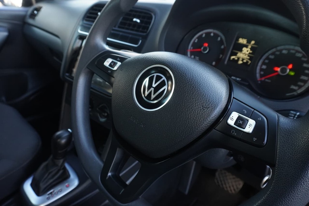 2025 VOLKSWAGEN Polo Vivo, Grey, 22700Kms, Automatic, Hatchback, Petrol, R269 900, Bellville