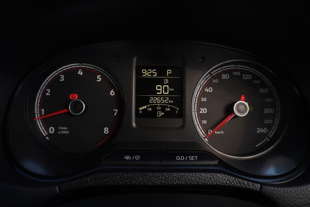 2025 VOLKSWAGEN Polo Vivo, Grey, 22700Kms, Automatic, Hatchback, Petrol, R269 900, Bellville