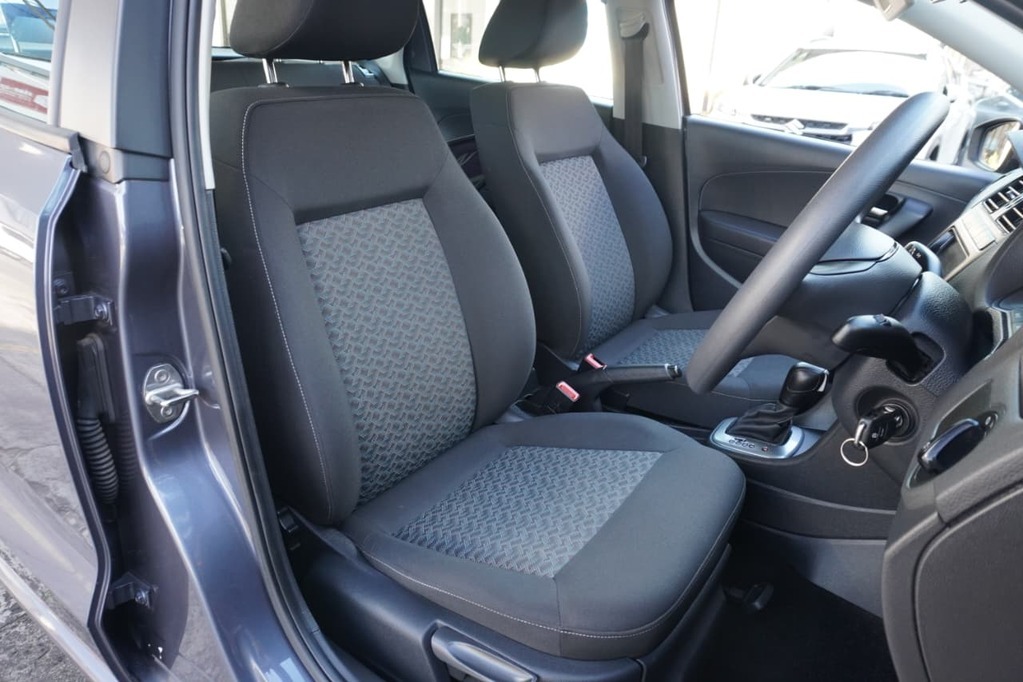 2025 VOLKSWAGEN Polo Vivo, Grey, 22700Kms, Automatic, Hatchback, Petrol, R269 900, Bellville