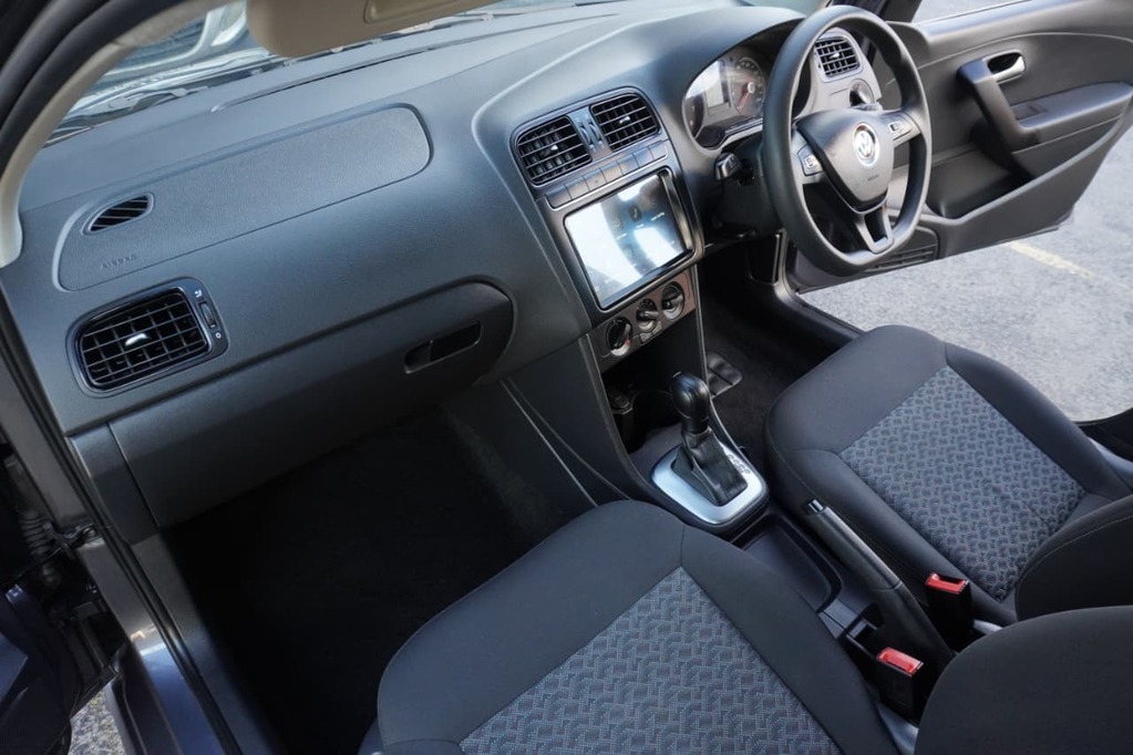 2025 VOLKSWAGEN Polo Vivo, Grey, 22700Kms, Automatic, Hatchback, Petrol, R269 900, Bellville
