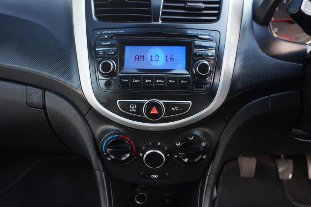 2016 HYUNDAI ACCENT, Silver, 184332Kms, Manual, Sedan, Petrol, R139 990, Wingfield Motors Bellville