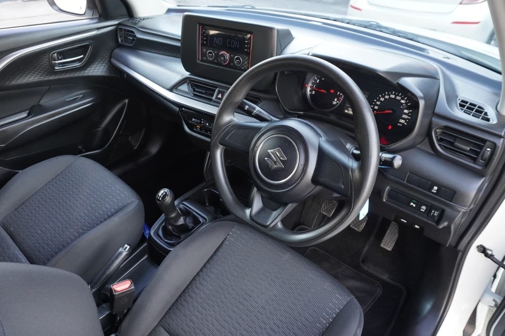 2025 SUZUKI SWIFT, White, 43950Kms, Manual, Hatchback, Petrol, R209 900, Wingfield Motors Bellville