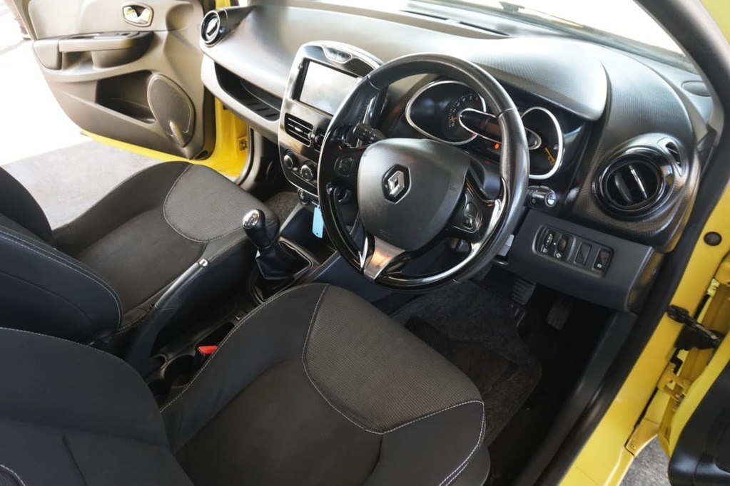2013 RENAULT CLIO IV, Yellow, 155832Kms, Manual, Hatchback, Petrol, R104 990, Wingfield Motors Bellville