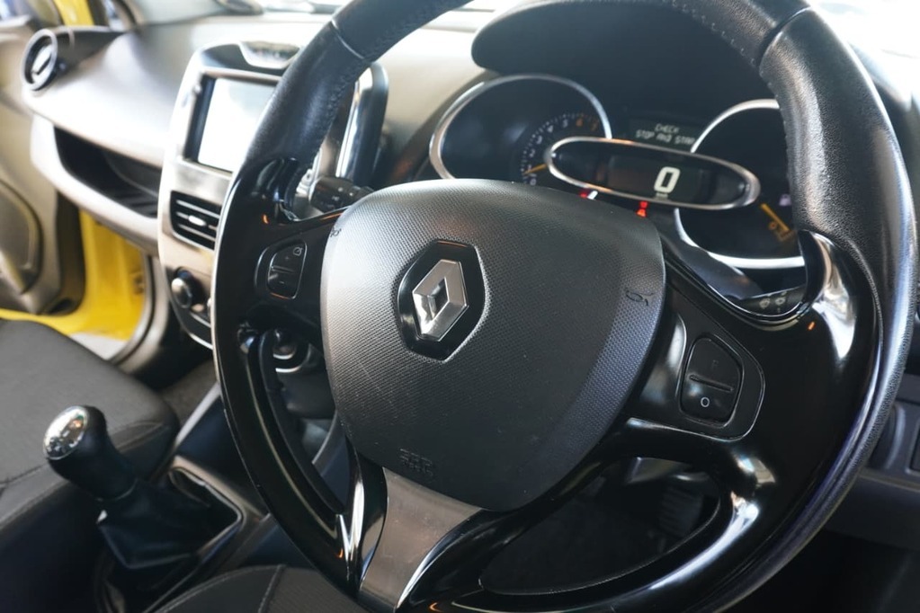 2013 RENAULT CLIO IV, Yellow, 155832Kms, Manual, Hatchback, Petrol, R104 990, Wingfield Motors Bellville
