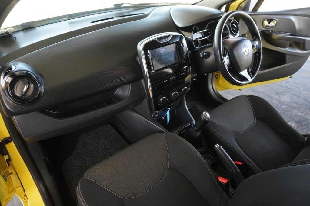 2013 RENAULT CLIO IV, Yellow, 155832Kms, Manual, Hatchback, Petrol, R104 990, Wingfield Motors Bellville