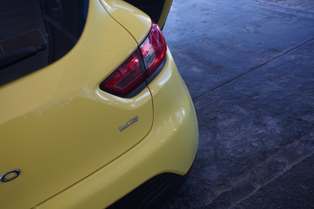 2013 RENAULT CLIO IV, Yellow, 155832Kms, Manual, Hatchback, Petrol, R104 990, Wingfield Motors Bellville