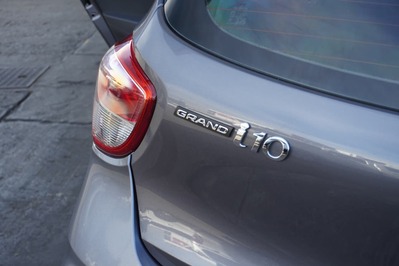 2018 HYUNDAI i10, Charcoal, 143384Kms, Manual, Hatchback, Petrol, R129 990, Wingfield Motors Bellville