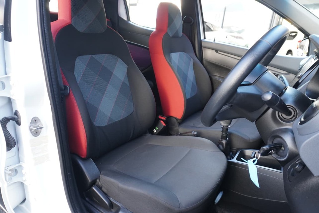2021 RENAULT KWID, White, 59000Kms, Manual, Hatchback, Petrol, R139 900, Wingfield Motors Bellville