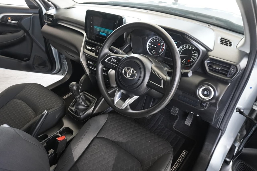 2025 TOYOTA URBAN CRUISER, Blue, 32500Kms, Manual, SUV, Petrol, R299 900, Wingfield Motors Bellville