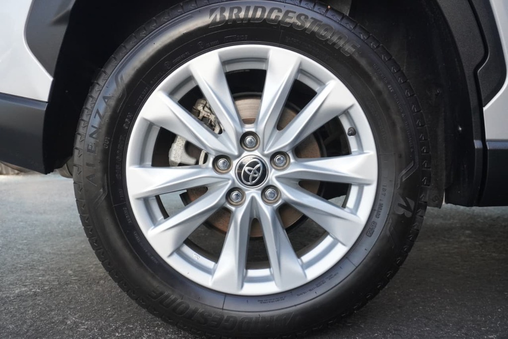 2025 TOYOTA COROLLA CROSS, Silver, 41000Kms, Automatic, SUV, Petrol, R369 900, Wingfield Motors Bellville