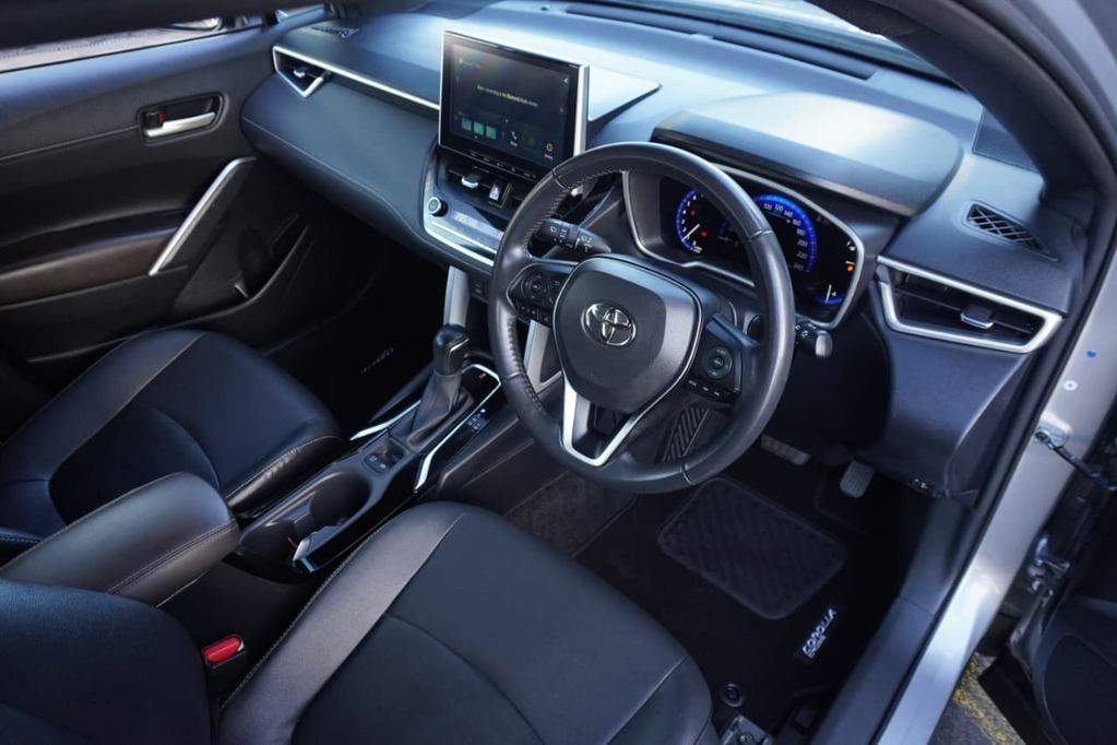 2025 TOYOTA COROLLA CROSS, Silver, 41000Kms, Automatic, SUV, Petrol, R369 900, Wingfield Motors Bellville