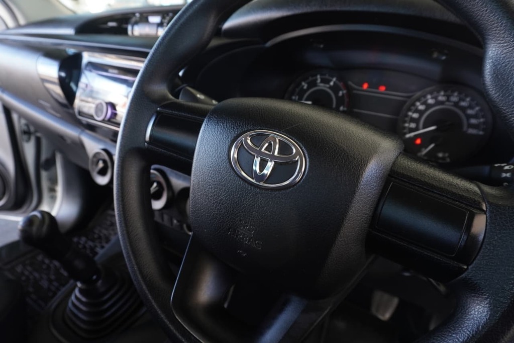 2025 TOYOTA HILUX, White, 41000Kms, Manual, Bakkie Single Cab, Diesel, R379 900, Wingfield Motors Bellville