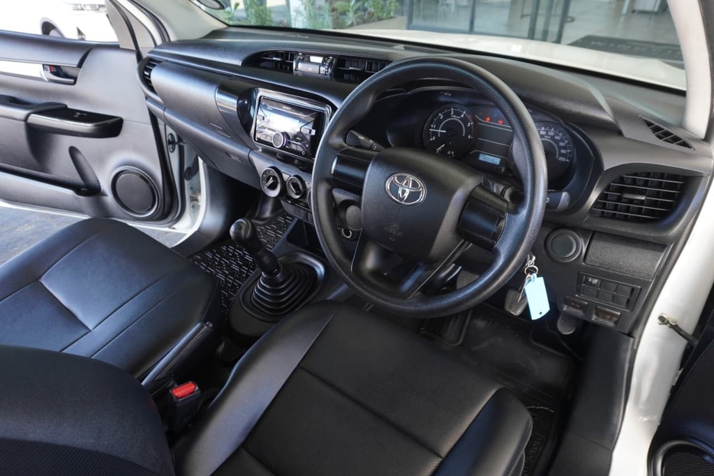 2025 TOYOTA HILUX, White, 41000Kms, Manual, Bakkie Single Cab, Diesel, R379 900, Wingfield Motors Bellville