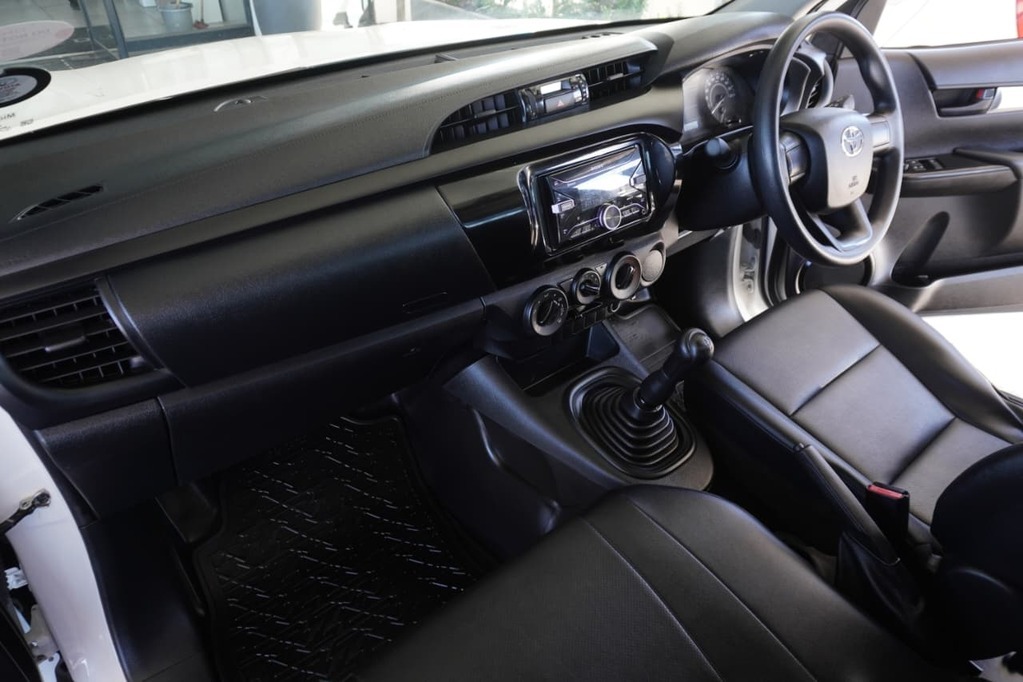 2025 TOYOTA HILUX, White, 41000Kms, Manual, Bakkie Single Cab, Diesel, R379 900, Wingfield Motors Bellville