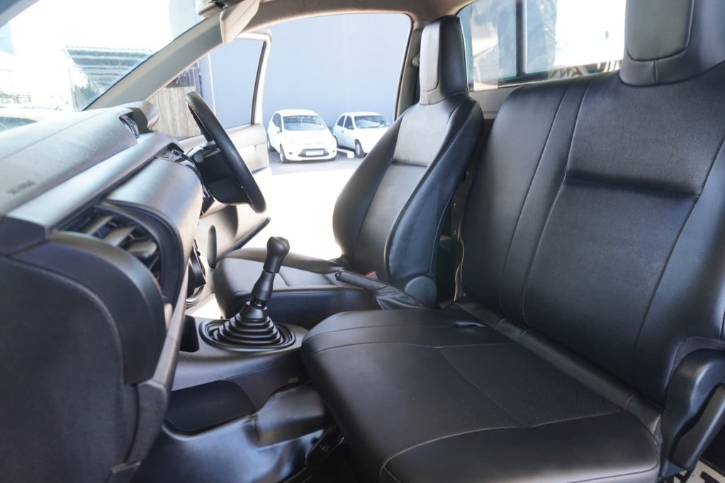 2025 TOYOTA HILUX, White, 41000Kms, Manual, Bakkie Single Cab, Diesel, R379 900, Wingfield Motors Bellville